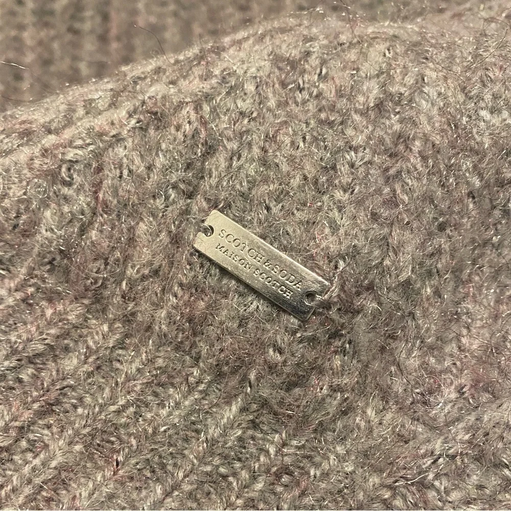 Scotch and Soda wool blend v-neck pullover sweater. Size XS. Very good cond.